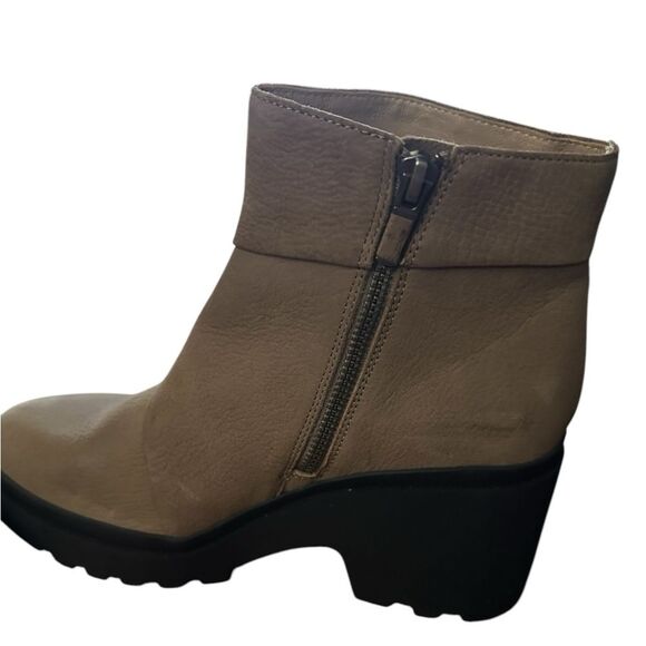 Eileen Fisher Kard Ankle Booties 8.5 Tan
NWOB Platform Wedge Boots Leather - Picture 2 of 10
